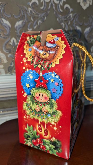 Новогодние подарочные коробки