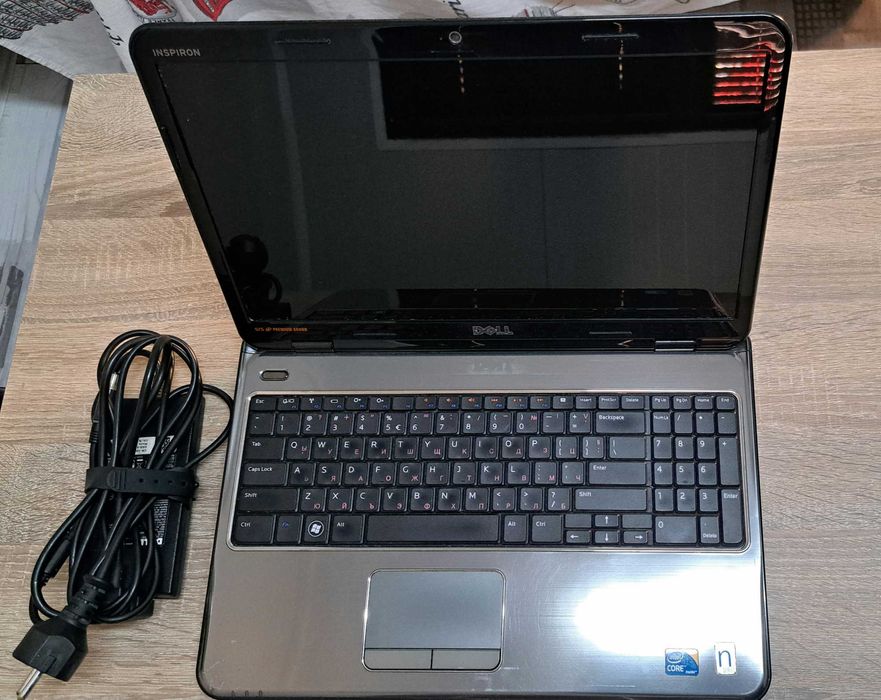 Лаптоп DELL inspiron