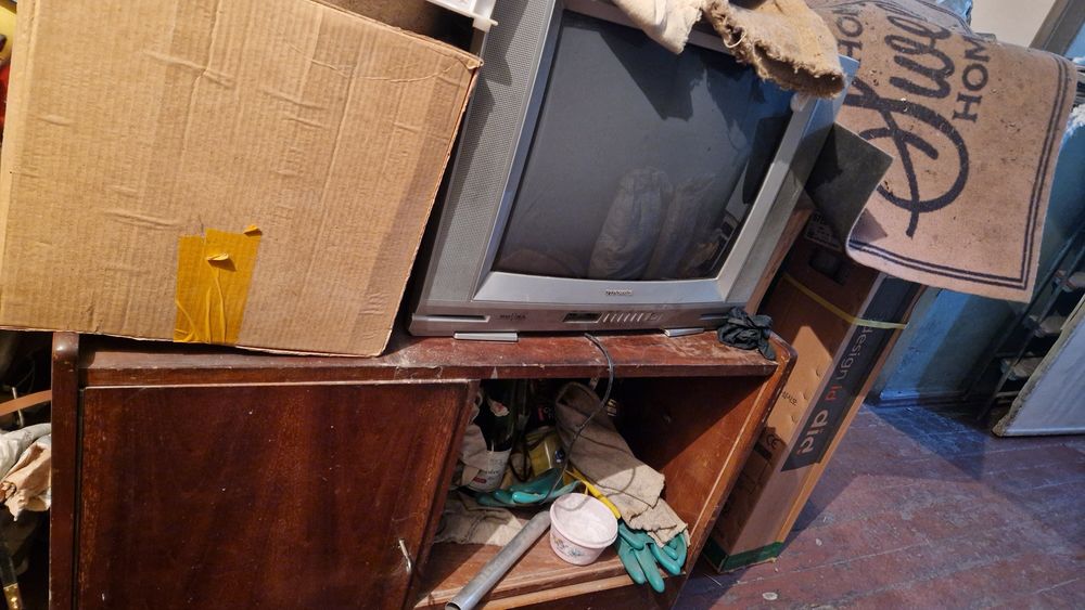 Тумба и телевизор бесплатно