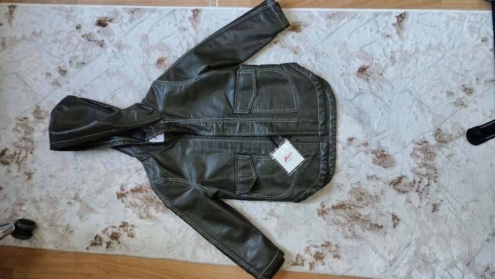 Детская кожаннкя куртка