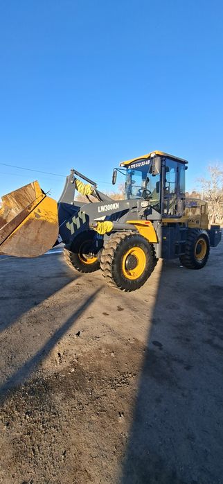 Продам фронтальный погрузчик 300KN