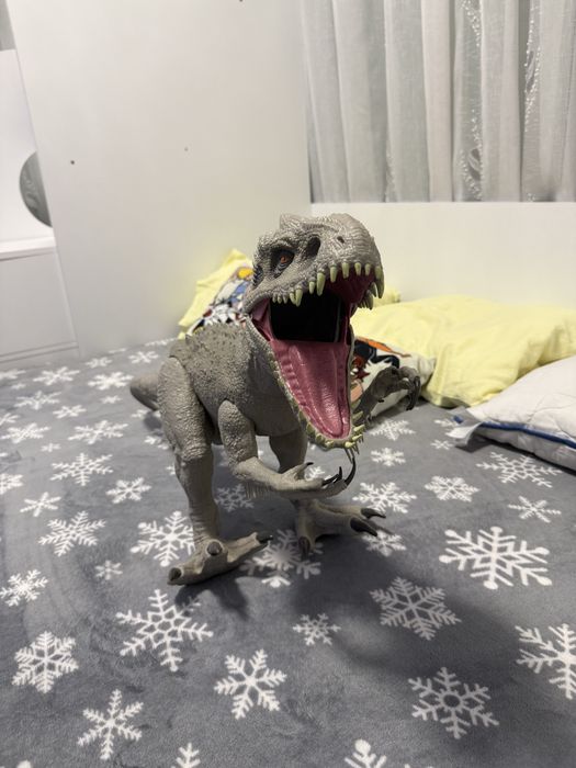 Динозавъри Rex и IndominusRez