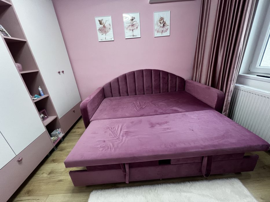 Canapea extensibila roz noua