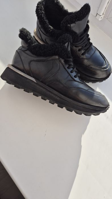 Продам Кожанные кросы 36
