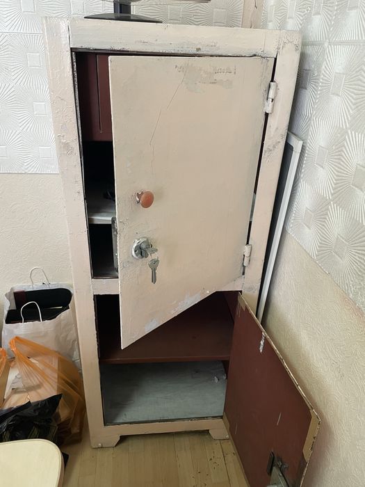 Продам металлический сейф