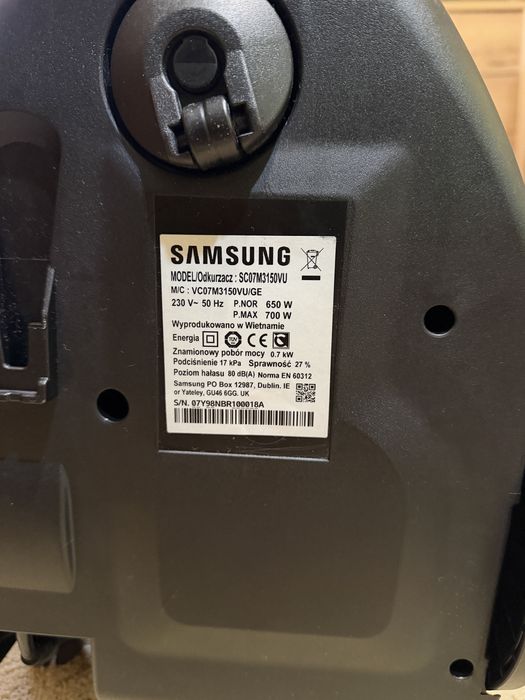 Vând aspirator Samsung CycloneForce Anti-Tangle
