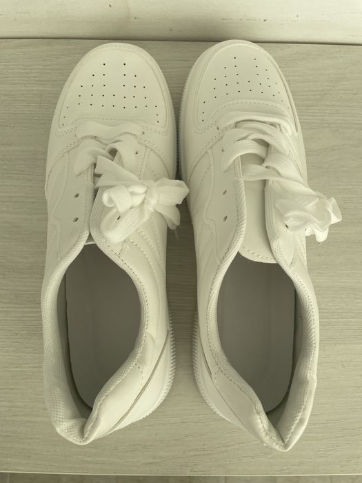 Кроссовки новые, р. 40-41