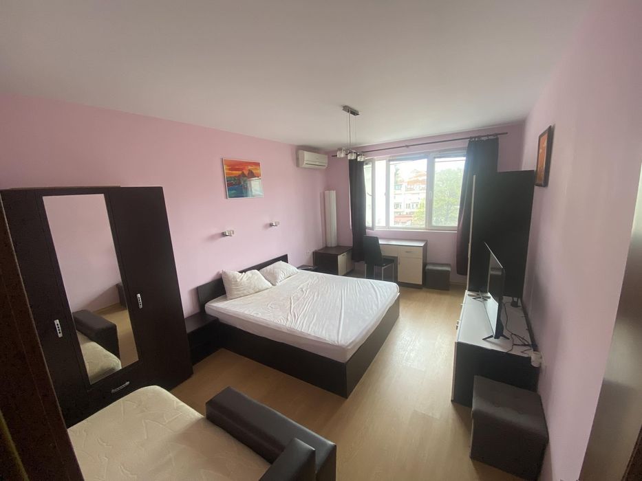 Дава се под наем Двустаен апартамент в Бургас, Център - 63 кв.м за 561 € - Снимка #3