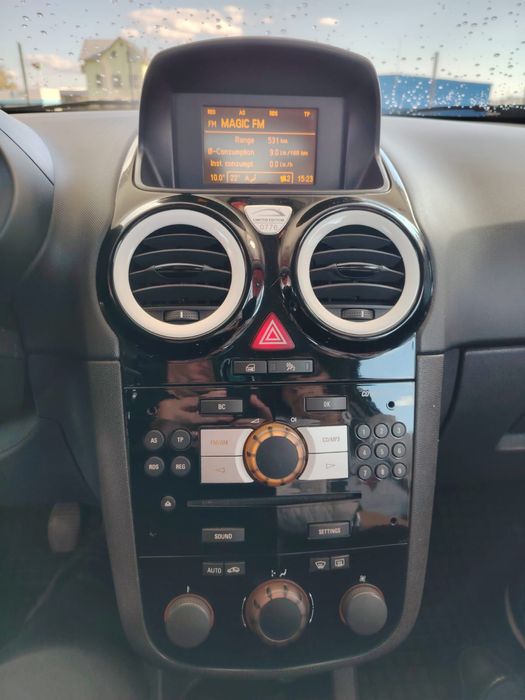 De vânzare Opel Corsa D 1.4 benzină Limited Edition