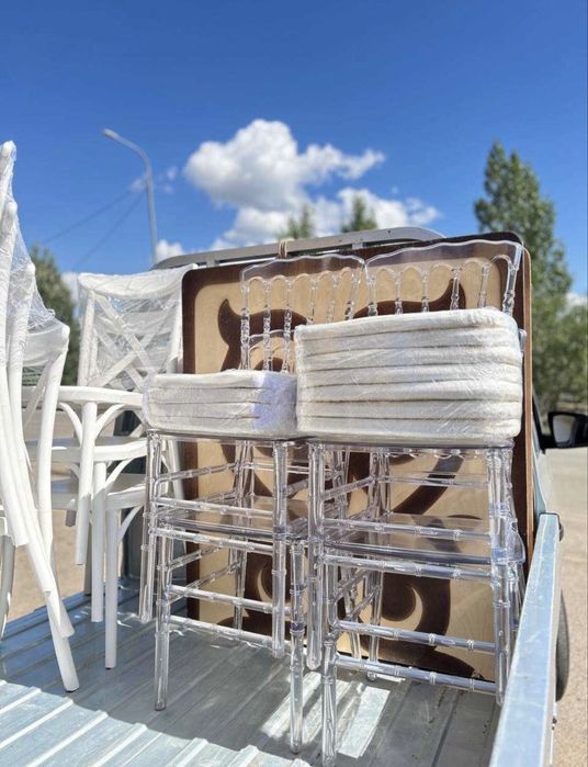 Аренда прозрачных стульев