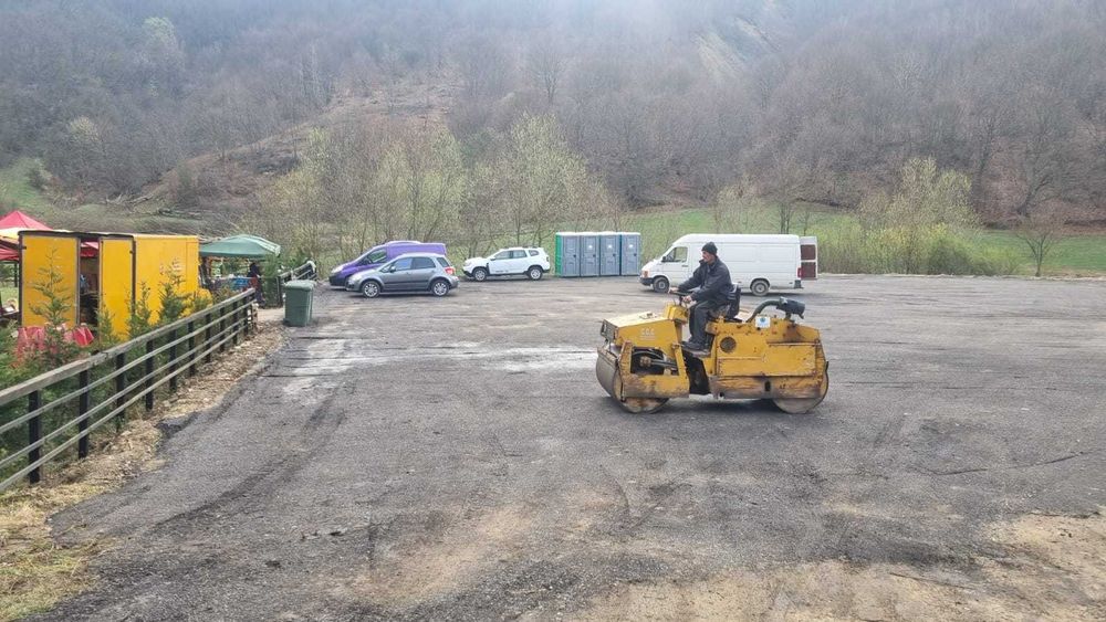 Utilaje constructii: miniexcavator Kubota 3.7t, dotat cu picon si cupe