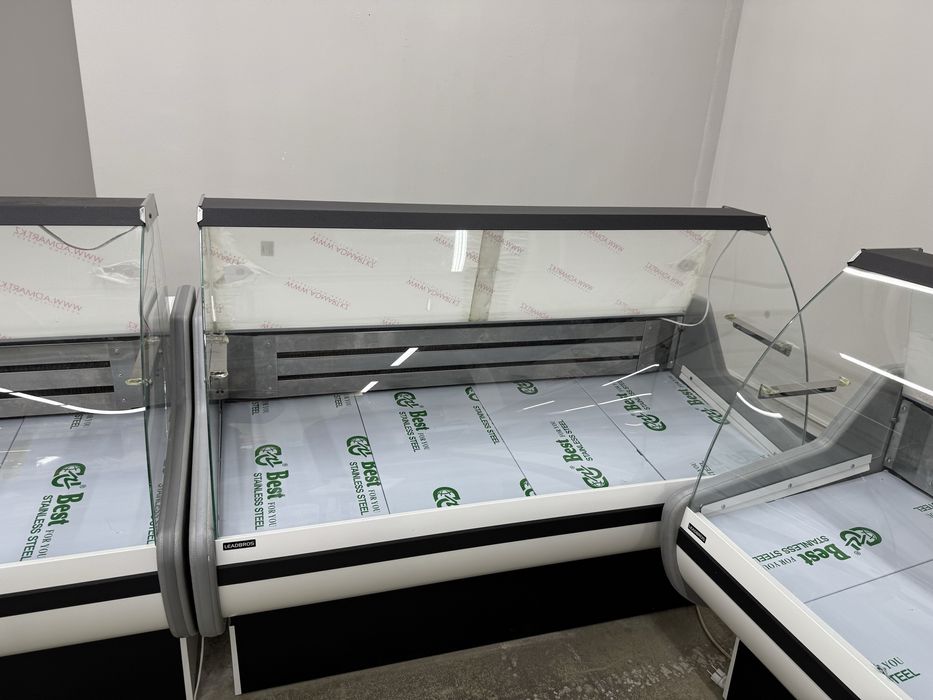 Продаю витринные холодильники