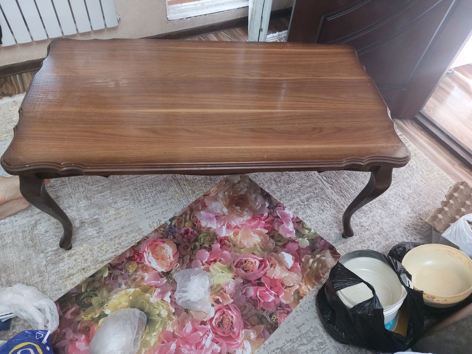 Стол  из  дерева