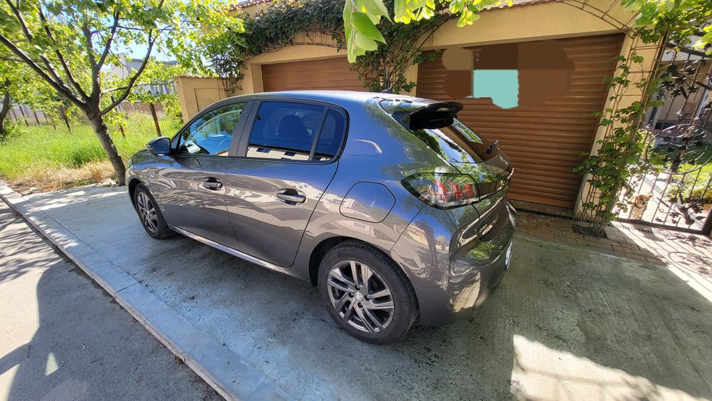 Vând Peugeot 208