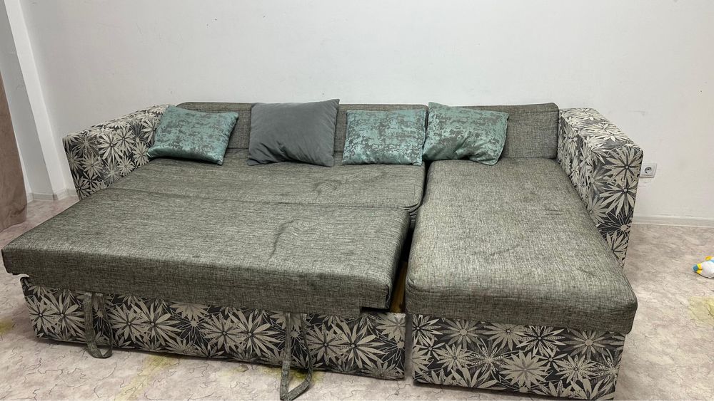 Диван. Отдам бесплатно.