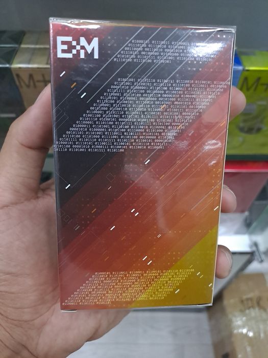 Escentric Molecules Escentric 02