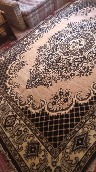 Ковер 3 на 2, со стены, красивый яркий.