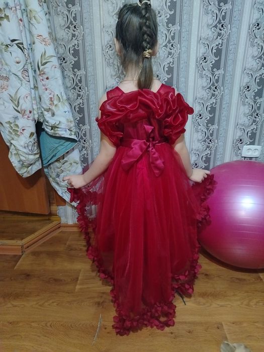 Продам платье бальное б. у, на девочку 6-7лет