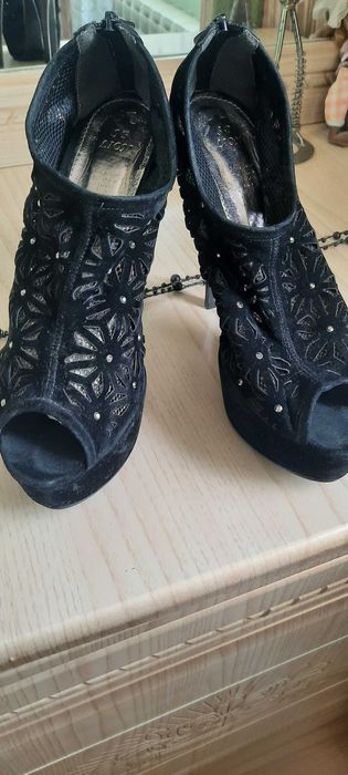 Туфли новые на каблуке