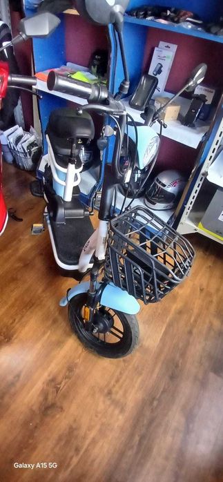 Scuter electric second hand Zt-02 Yadea, cu garantie 3 luni,  nu necesita permis, motor 350W, autonomie apox. 30km