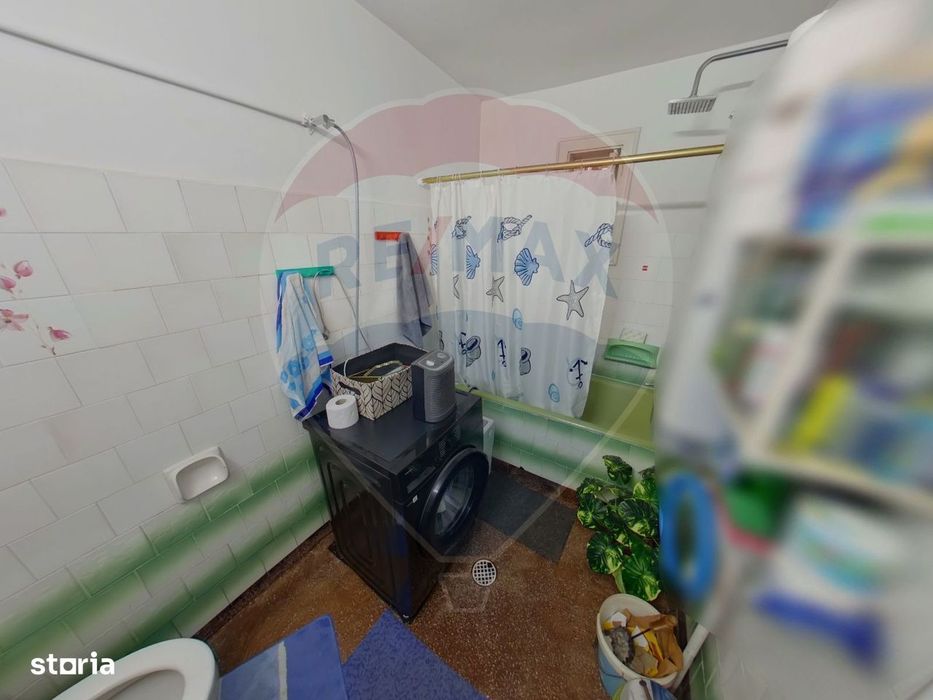 Casă cu 6 camere, DE VÂNZARE, str. Eroilor
