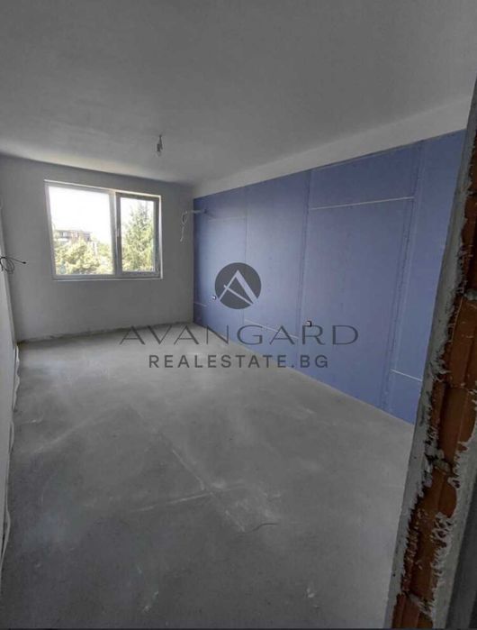 Продава се Тристаен апартамент в Пловдив, Остромила - 101 кв.м за 1818 €/кв.м - Снимка #1