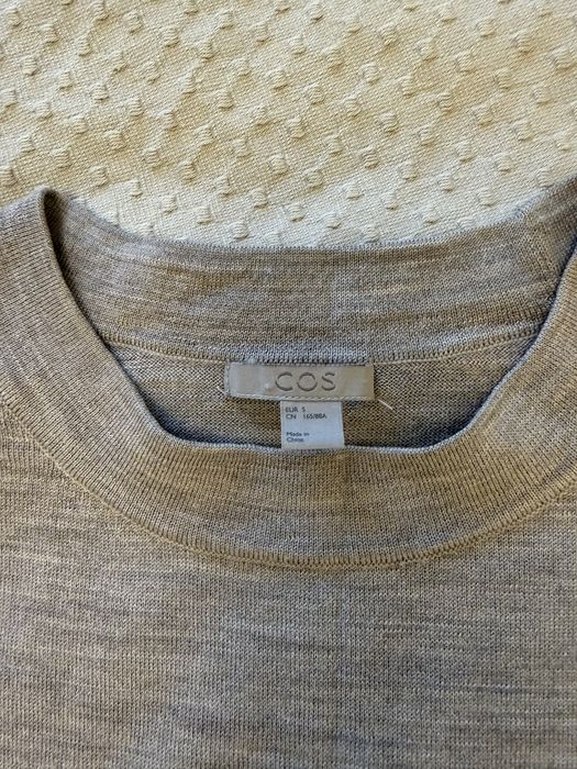 Свитер бренда COS