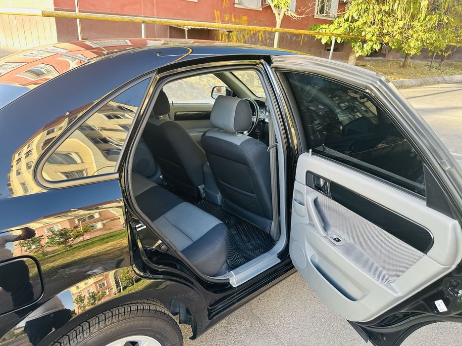 Srochna Gentra qora 2023 holati yahshi kraskasi toza bez lyuk