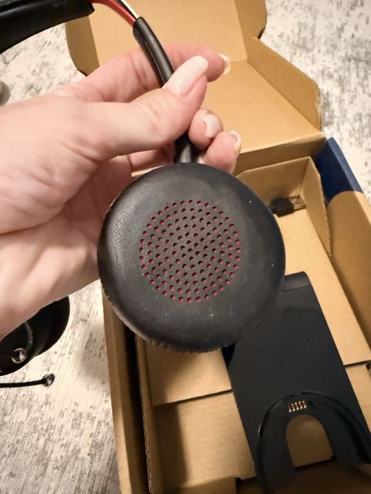 Poly Voyager Focus UC Headset Noi