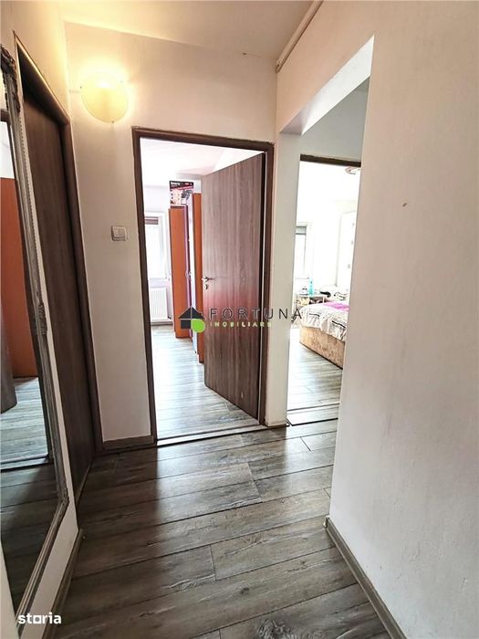 Apartament 3 camere , etaj intermediar - Astra