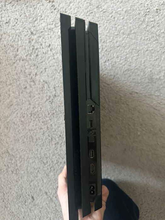 Продам Playstation 4 pro