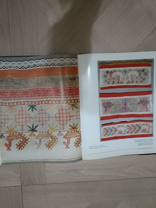 Красочный альбом народной вышивки