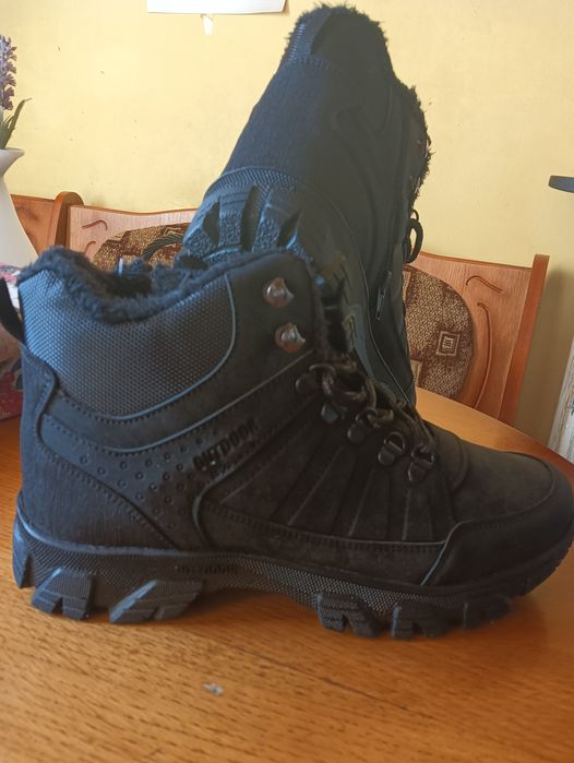 Ghete de iarnă, mărimea 41. Noi, cu etichetă.