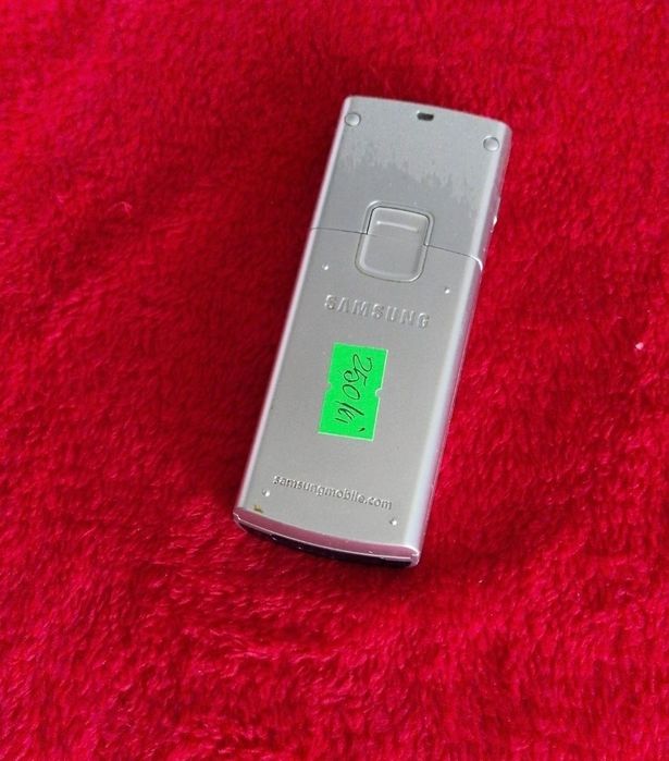 Telefon cu butoane perfect funcțional