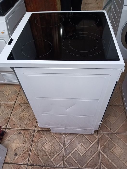 Като нова свободно стояща печка с керамичен плот VOSS 2години Гаранция