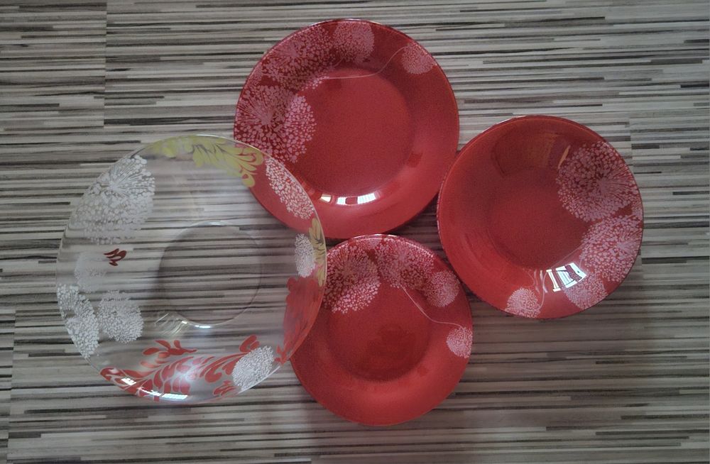 Set 17 farfurii Luminarc (lipsește una mare întinsă) cu bol de salată