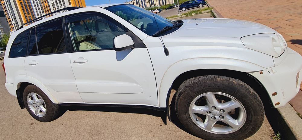 Продам машину Rav4