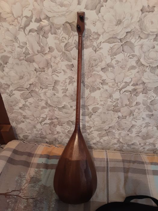 Продаётся домбыра в идеальном состояние