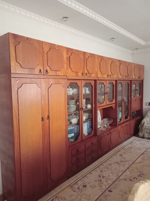 Продается шкаф, диван раскладной и гарнитур.