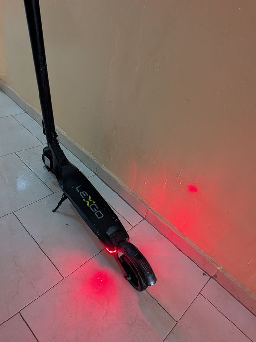 Trotinetă Electrică LexGo R8 Lite - Ca Nouă (Doar 41km)