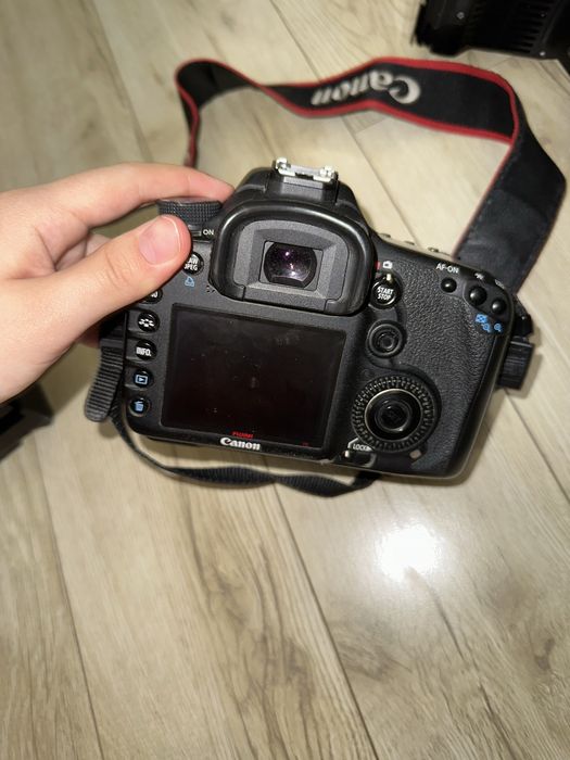 Canon EOS 7D в хорошем рабочем состоянии
