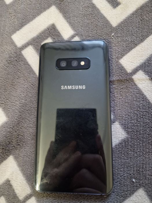 Samsung s10e в отличном состоянии