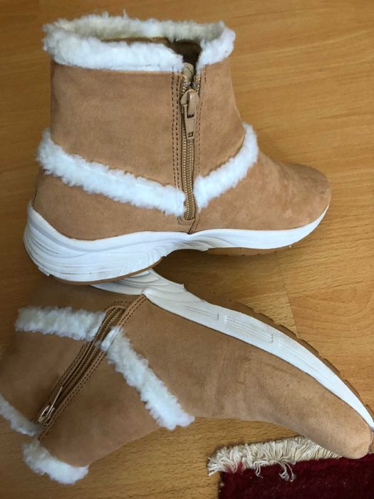 Ghete piele intoarsa captusite