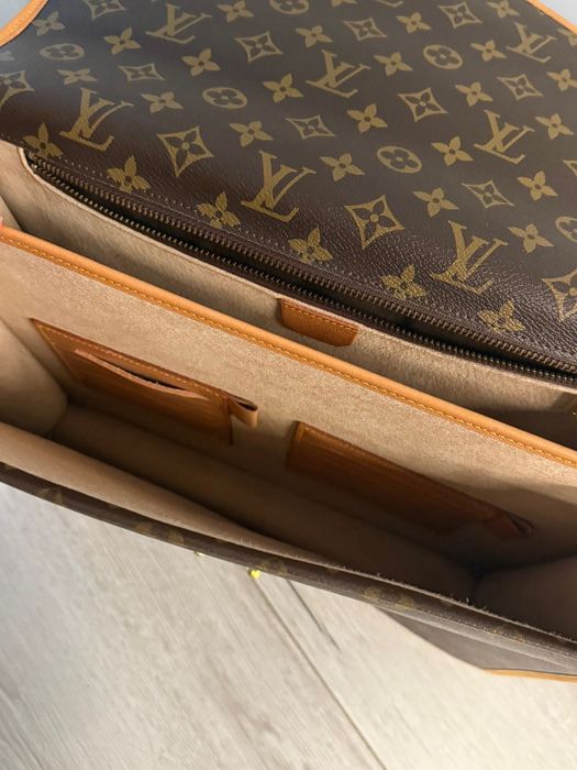 Servieta Louis Vuitton originala