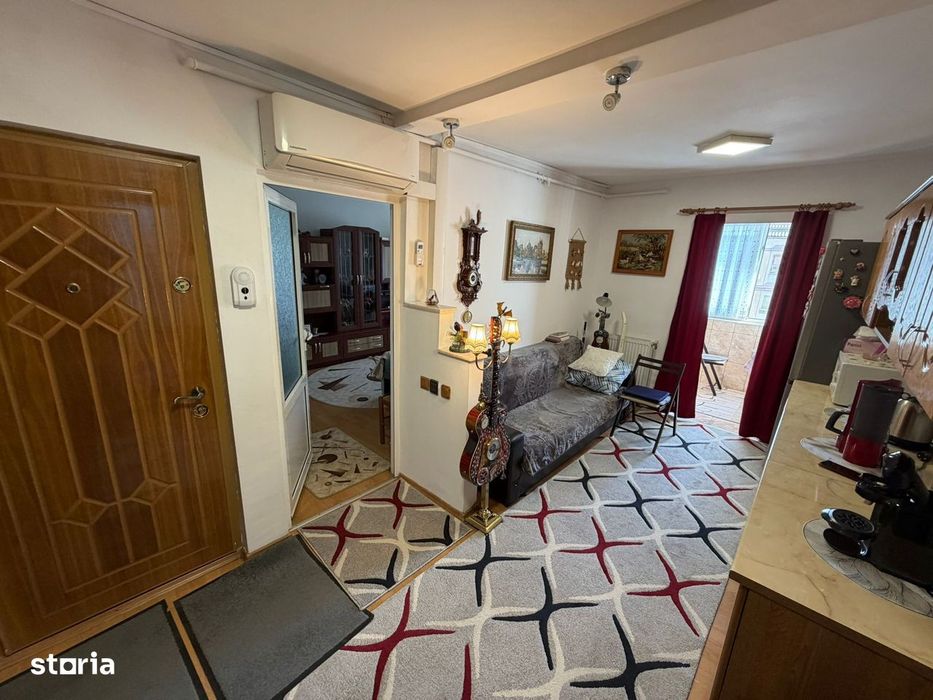 Apartament 2 camere, decomandat - zona Cetate