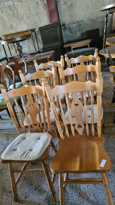 масивнни столове с възглавници внос от Еропа