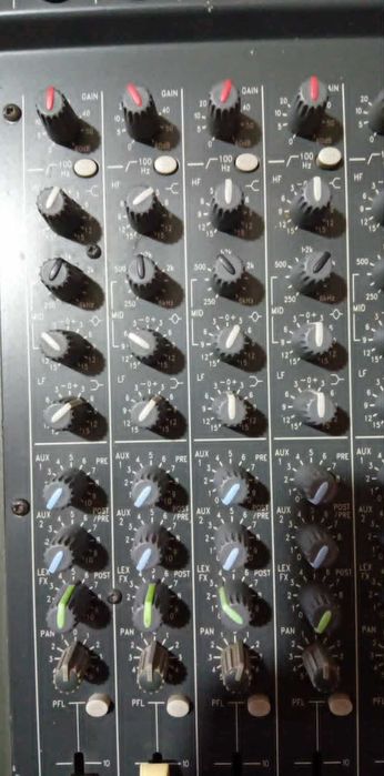 Vând mixer activ 2x300W, 10 canale marca Soundcraft Spirit