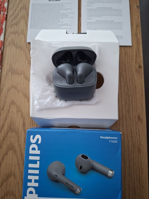 Чисто нови безжични слушалки Philips