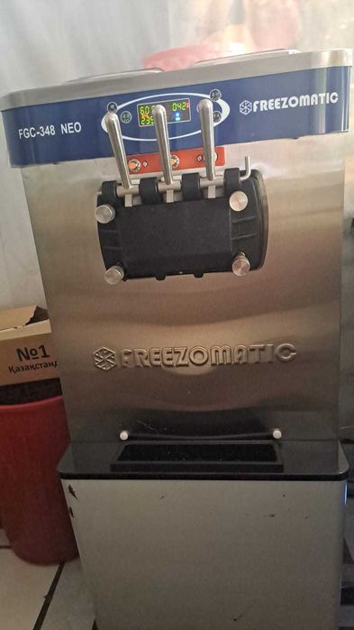 Фризер аппарат для мороженого Напольный аппарат на