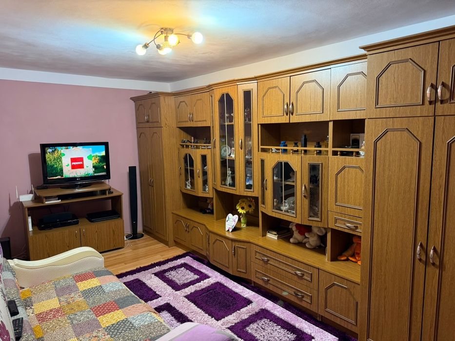 Mobilă living completă + pat + comodă TV – stare foarte bună